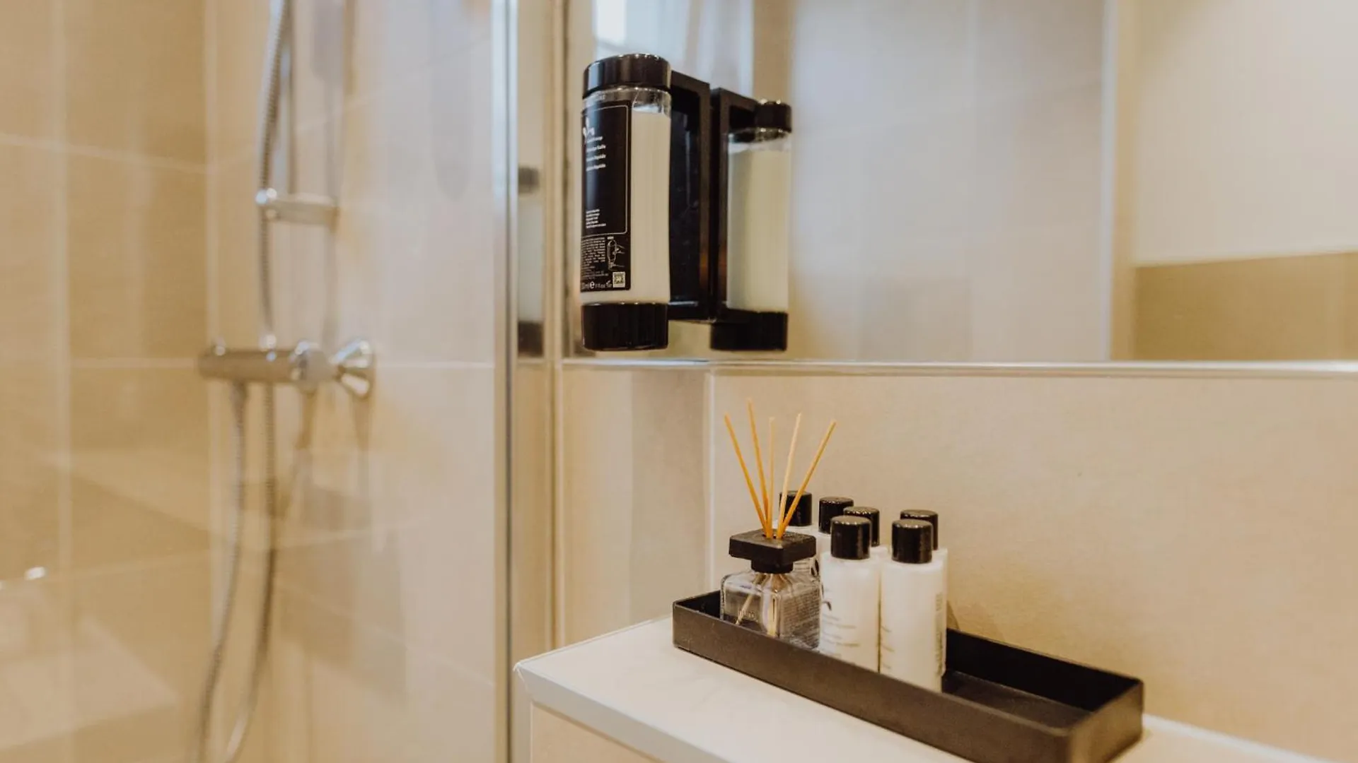 Staylight Penthouse In Der Suedstadt - Luxus Suite Hannover